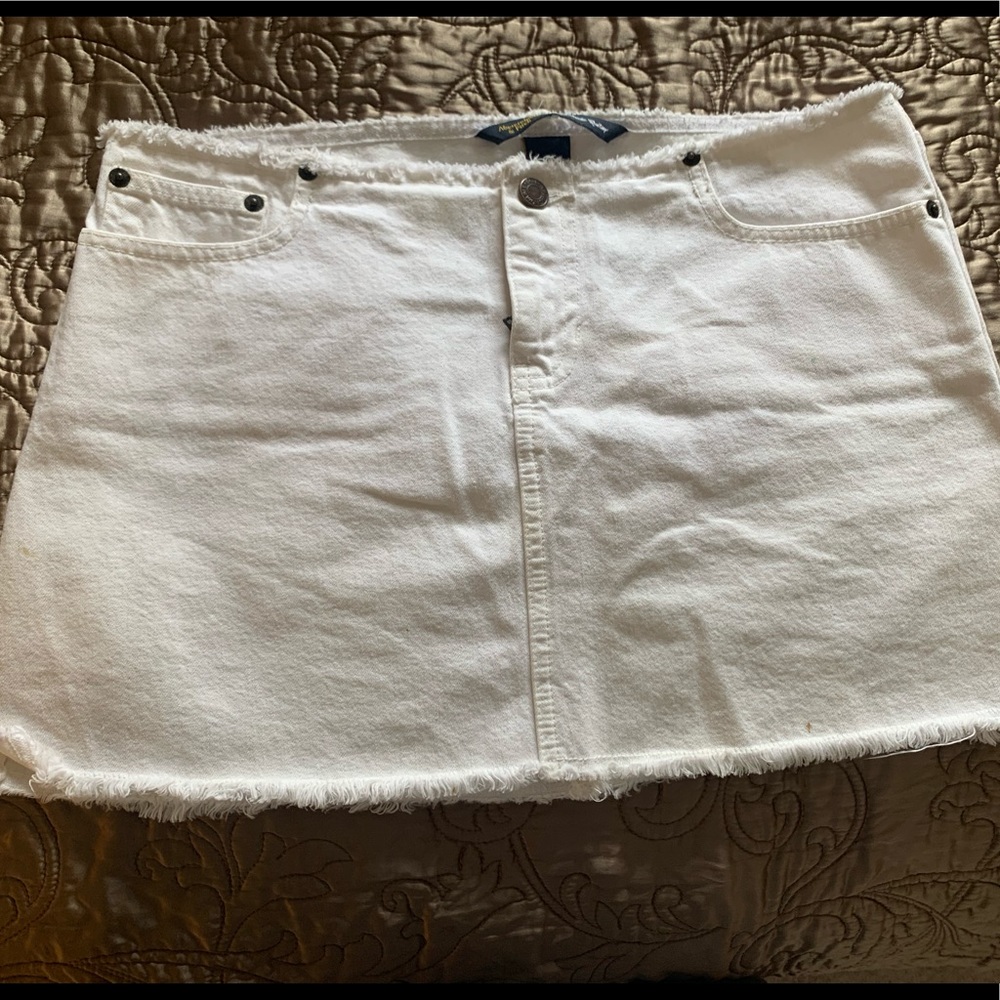 White jean skirt!